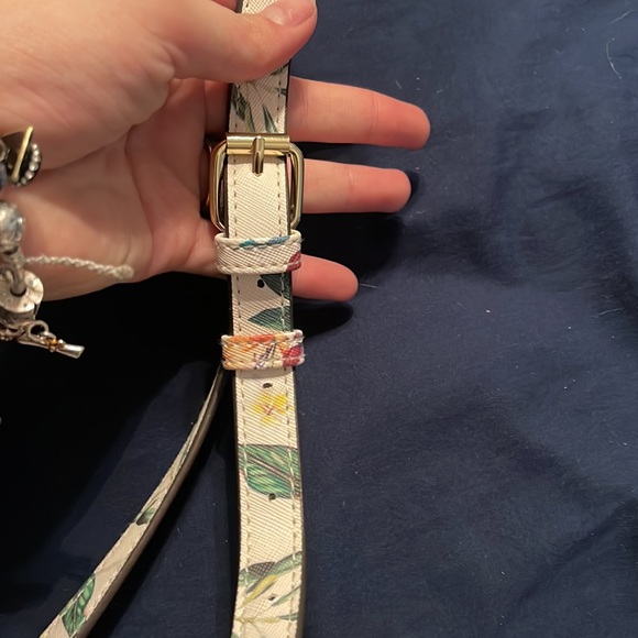 Steve Madden floral purse. Adjustable straps. - Picture 5 of 5